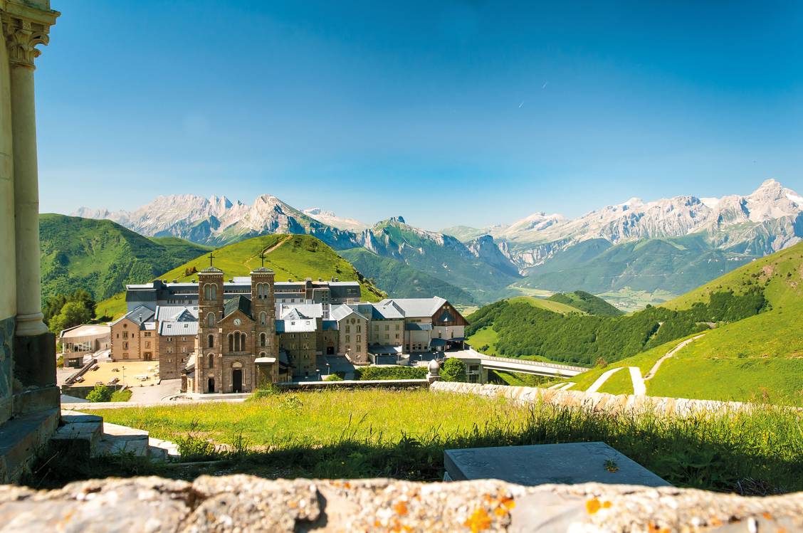 Le Sanctuaire de Notre Dame de La Salette
