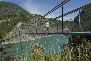 Passerelle du Drac, la première des Passerelles Himalayennes sur le lac du Monteynard