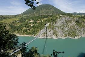 Passerelle Himalayenne du Monteynard, idéale pour une randonnée en famille, Tour des Passerelles 