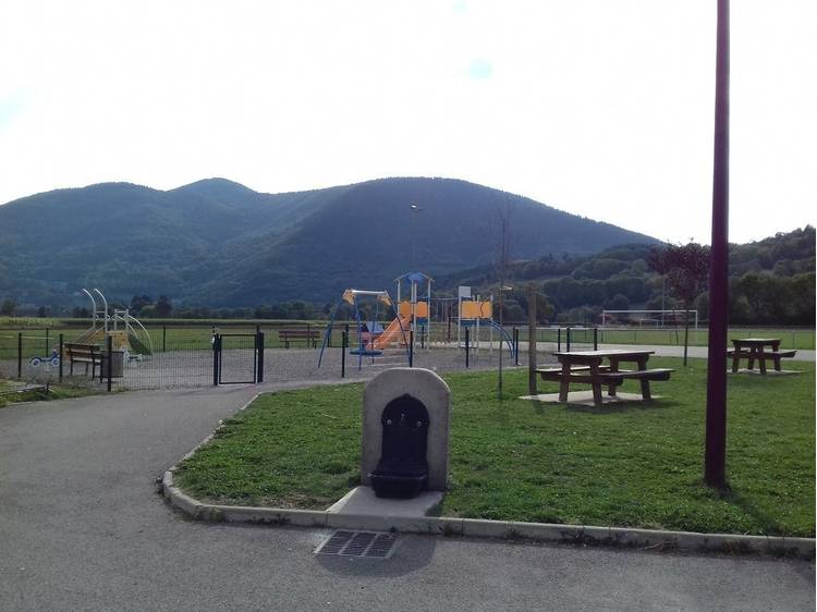 Photo 1 Aire de jeux - Pierre Châtel - Le Bourg