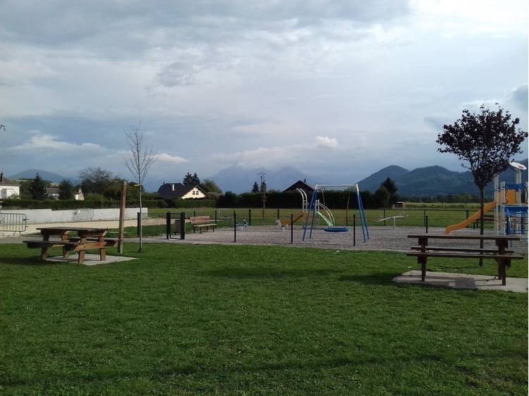 Photo 6 Aire de jeux - Pierre Châtel - Le Bourg