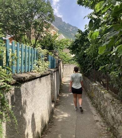 Balade pédestre dans le village de Valbonnais