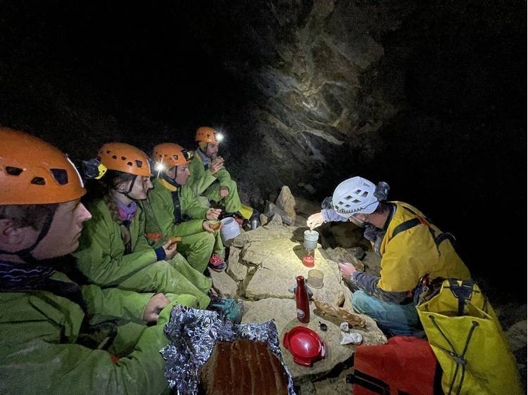Photo 21 Spéléologie pour tous niveaux avec Écrins Spéléo Canyon