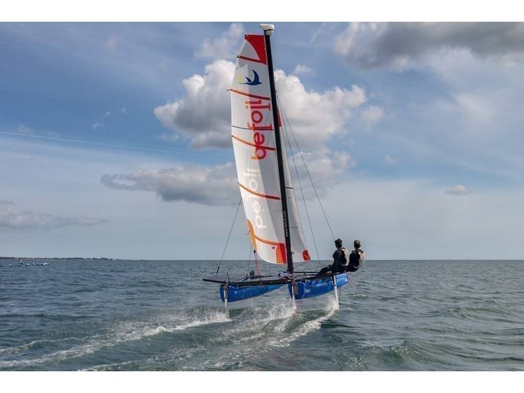 Photo 1 Catamaran à foils sur le lac de Monteynard
