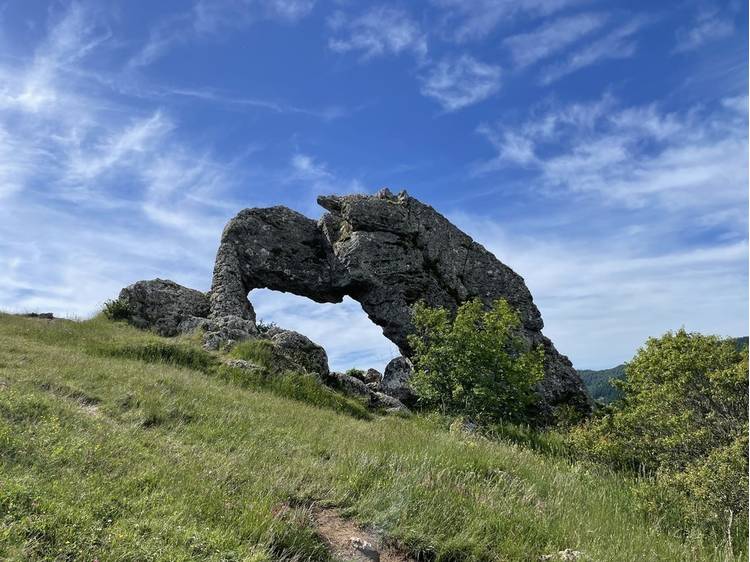 Photo 1 Randonnée pédestre : La Pierre Percée par La Motte d'Aveillans