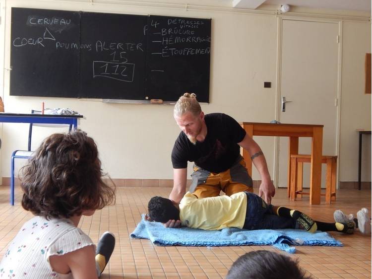 Photo 1 Apprendre à porter secours & Apiculture