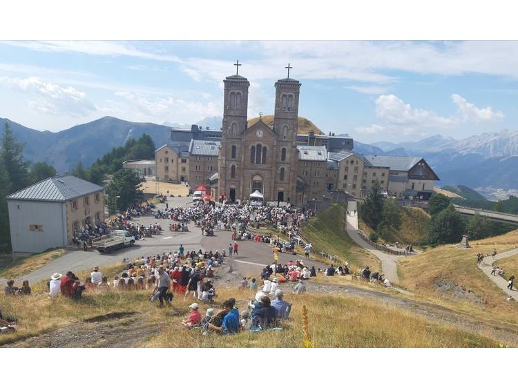 Photo 1 Aire de stationnement camping car La Salette