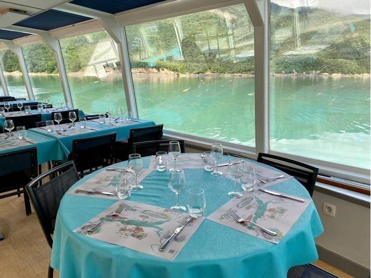 Photo 4 Croisières déjeuner et dîner sur le bateau La MIRA
