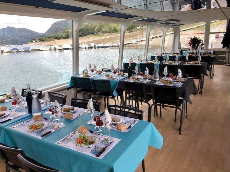 Photo 2 Croisières déjeuner et dîner sur le bateau La MIRA