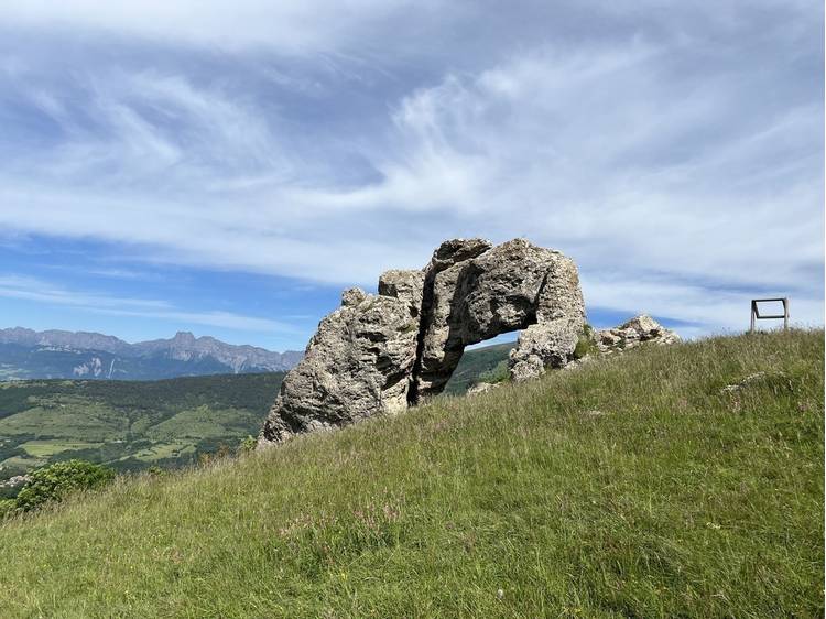 Photo 1 Randonnée pédestre-La Pierre Percée par Pierre-Châtel